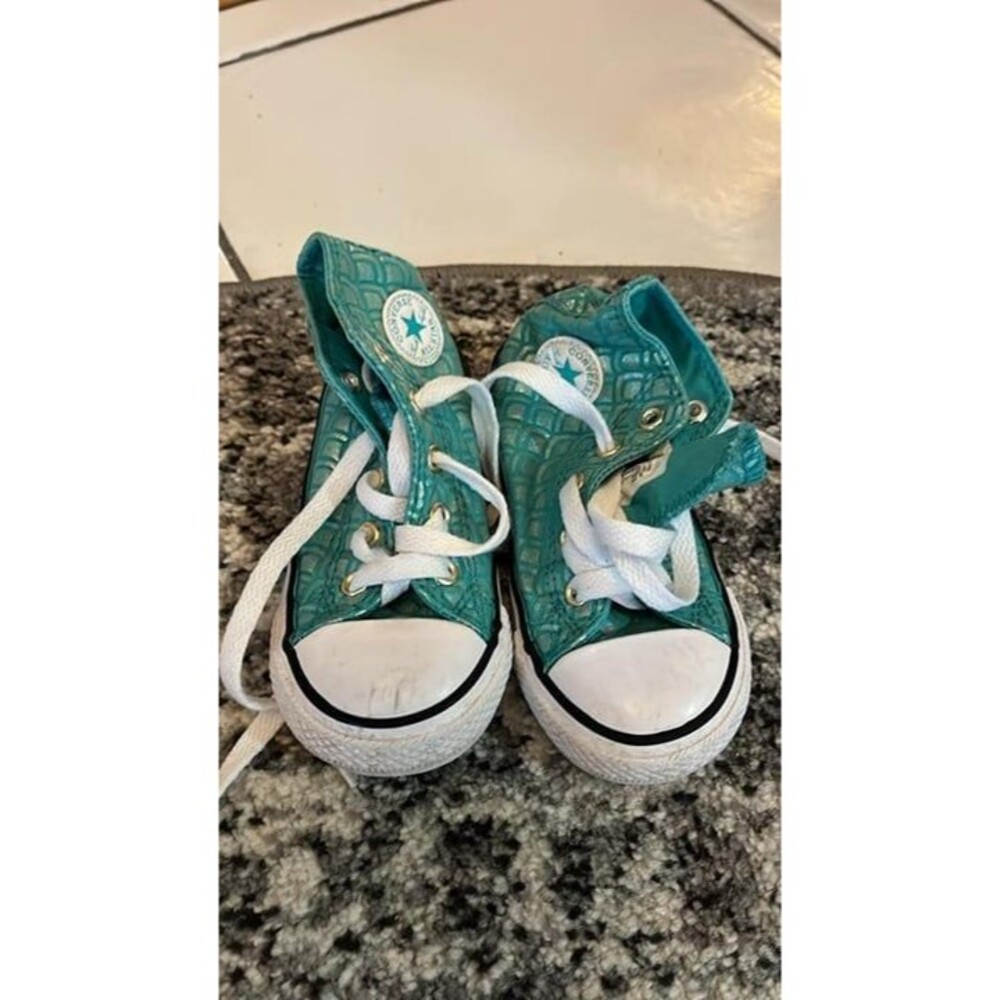 Converse size 7 EUC Girls High Top Toddler Ocean Green